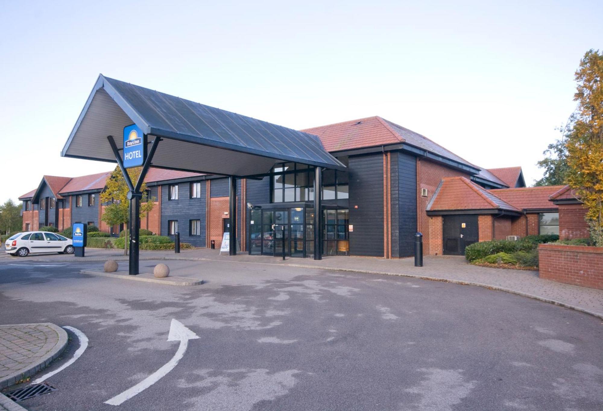 Days Inn Stevenage North Baldock Exterior photo