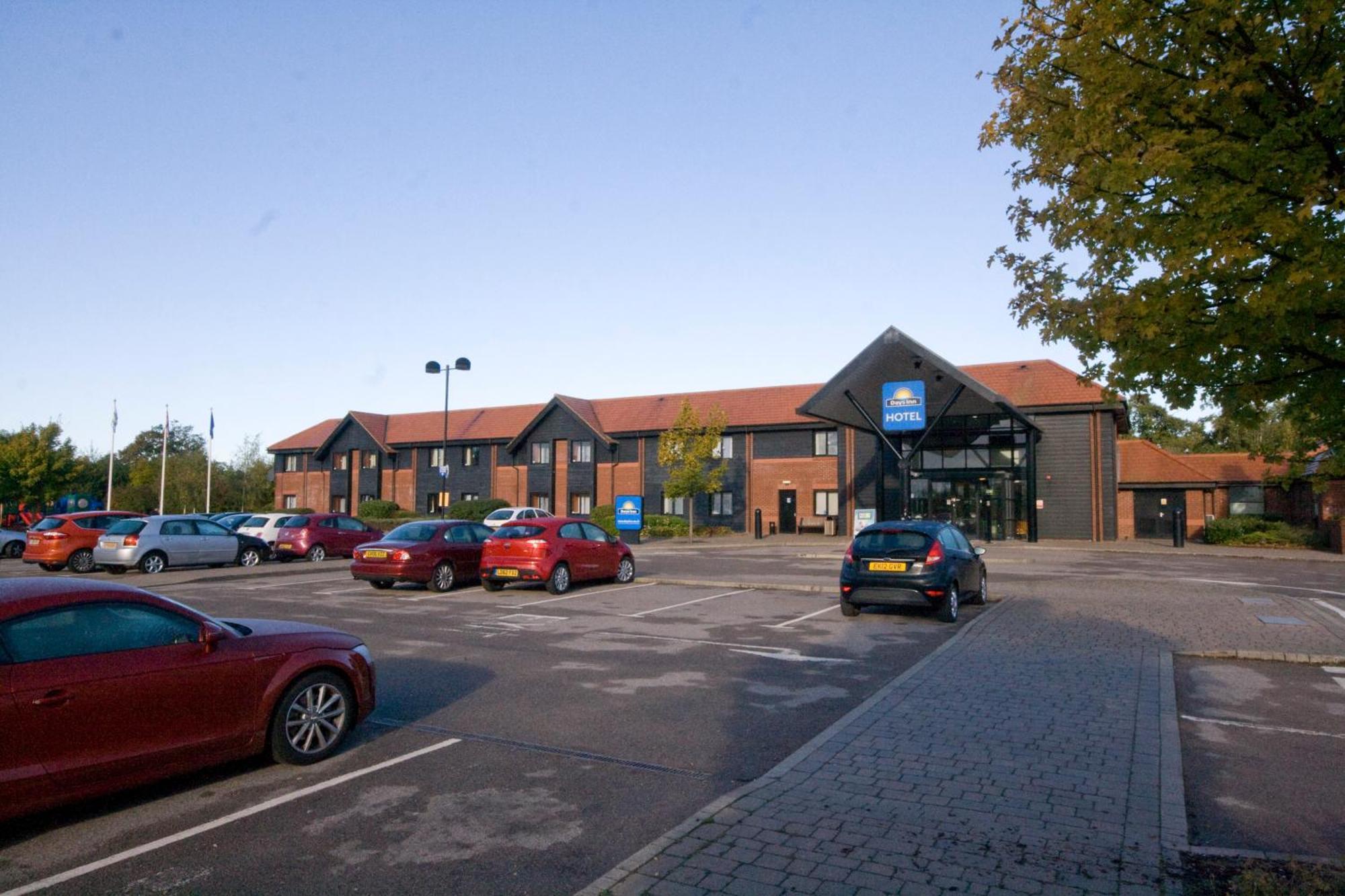 Days Inn Stevenage North Baldock Exterior photo