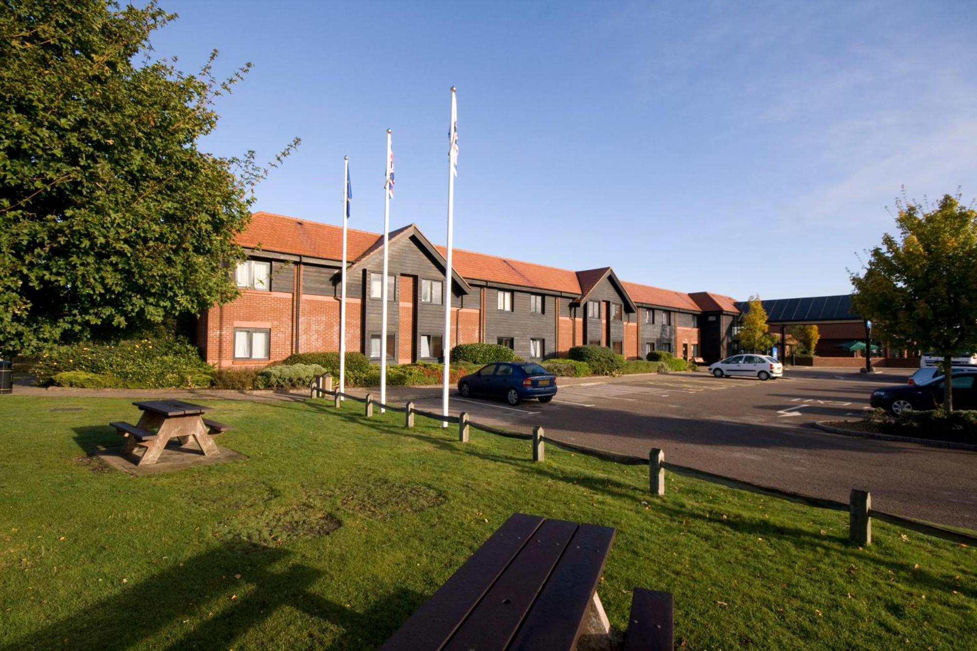 Days Inn Stevenage North Baldock Exterior photo