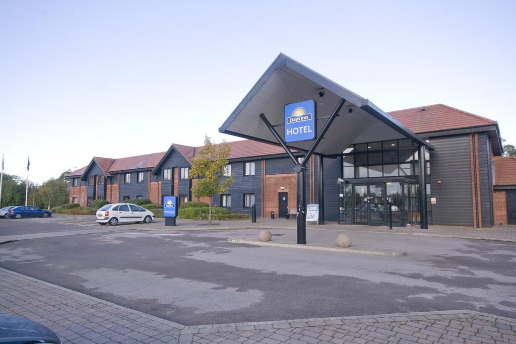 Days Inn Stevenage North Baldock Exterior photo